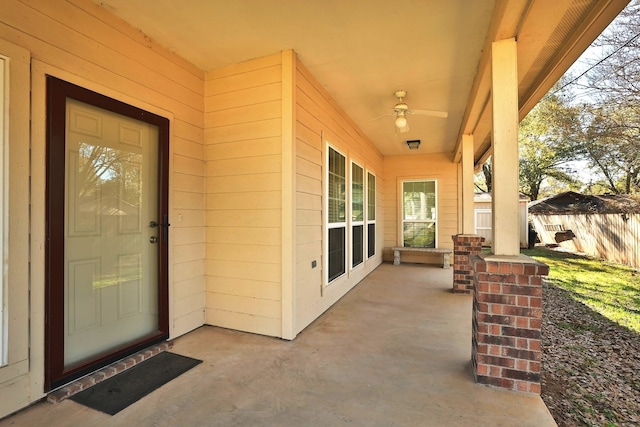 doorway to property with ceiling fan