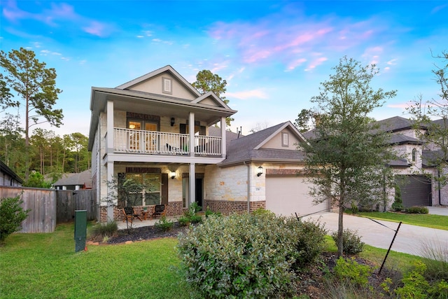 view of front of house featuring a front yard and a balcony