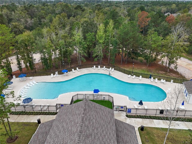 view of swimming pool