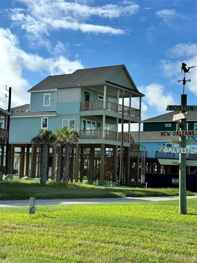 exterior space featuring a front yard