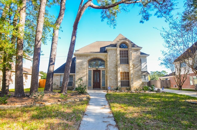 view of front facade with a front yard