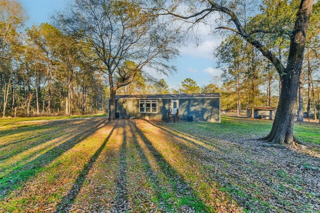 exterior space featuring a front yard