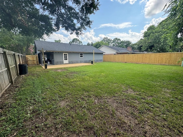 view of yard featuring a patio