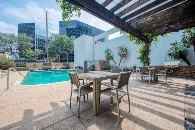 view of pool with a pergola, ceiling fan, and a patio area