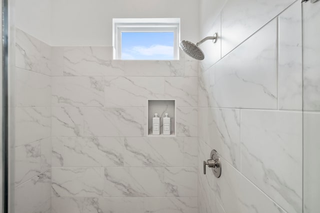 bathroom featuring tiled shower