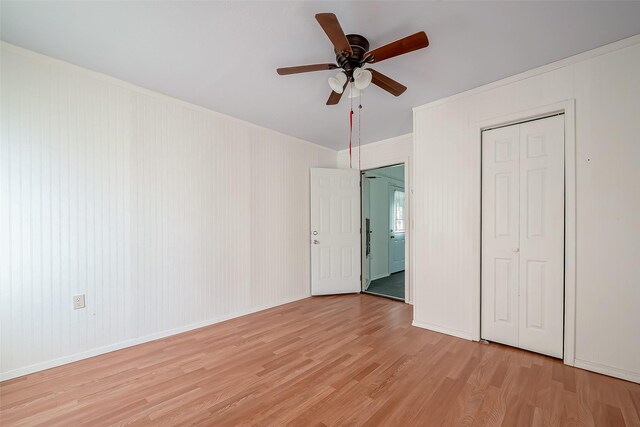 unfurnished bedroom featuring ceiling fan, light hardwood / wood-style floors, and a closet