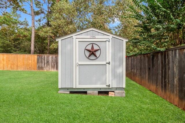 view of outdoor structure with a yard