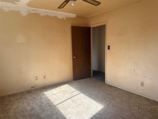 empty room with ceiling fan