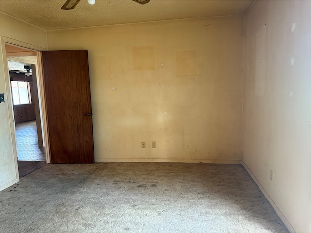 empty room featuring ceiling fan