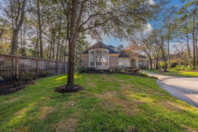 view of front facade with a front lawn