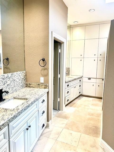 4418 Greens Court Way, Houston, TX 77339 - full bathroom with vanity