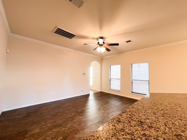 empty room featuring ceiling fan and crown molding