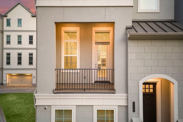 entrance to property featuring a balcony