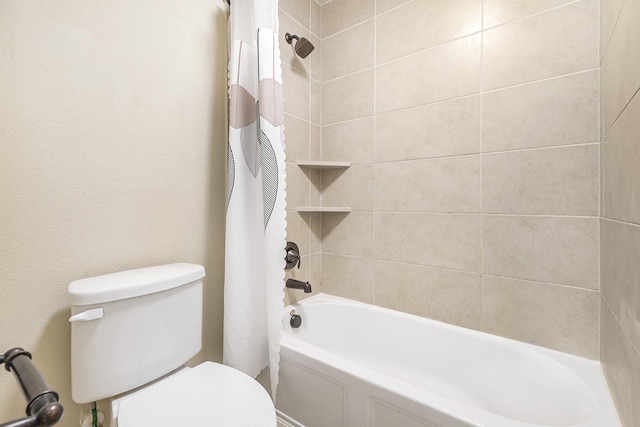 bathroom featuring toilet and shower / tub combo