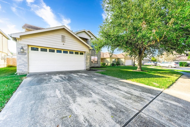 view of front of home featuring a front yard