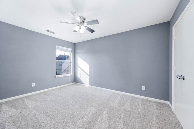 carpeted empty room featuring ceiling fan