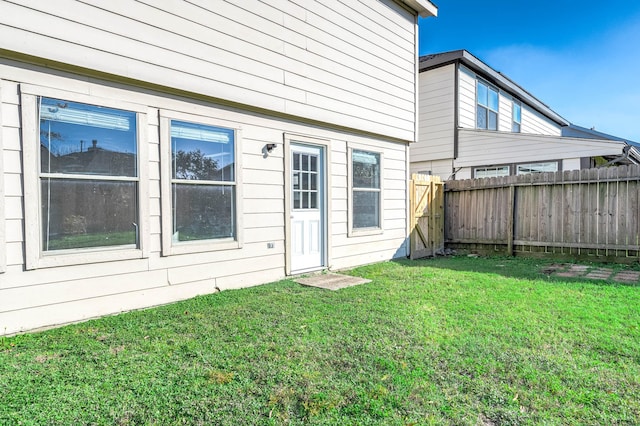 back of house featuring a yard