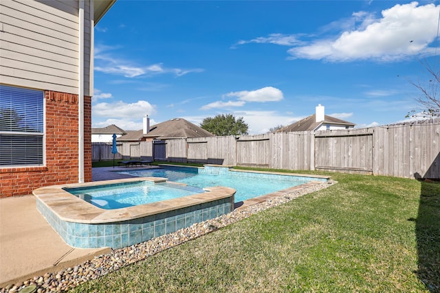 view of pool with a lawn and an in ground hot tub