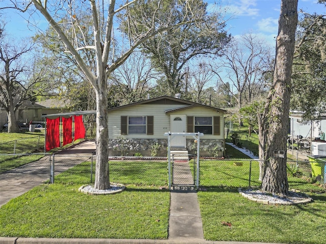 view of front of property with a front lawn