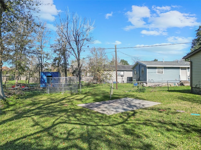 view of yard featuring a patio