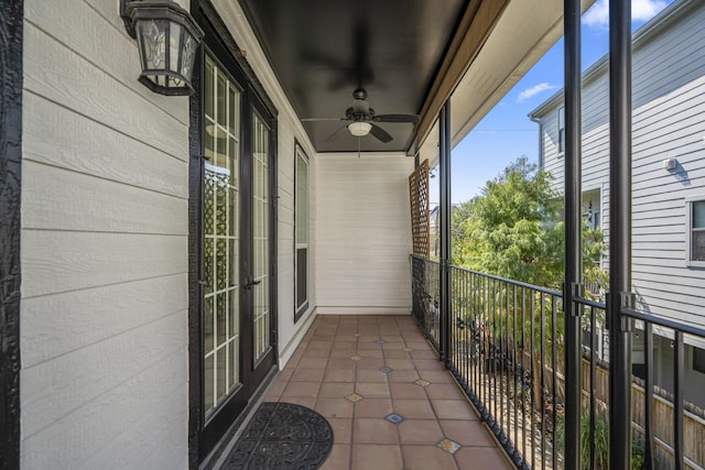 balcony featuring ceiling fan