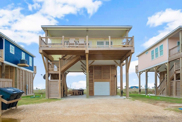 view of front facade featuring a carport