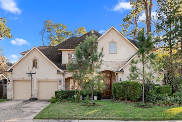 view of front of property featuring a front lawn and a garage