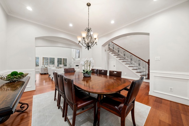 dining room with a chandelier, light hardwood / wood-style flooring, and ornamental molding