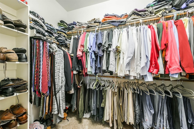 walk in closet featuring carpet