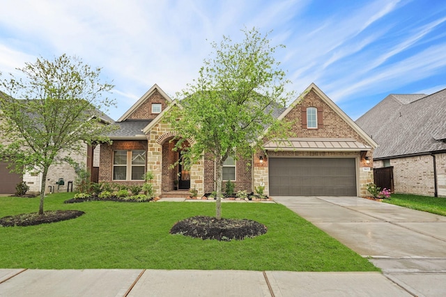 craftsman house featuring a garage and a front lawn