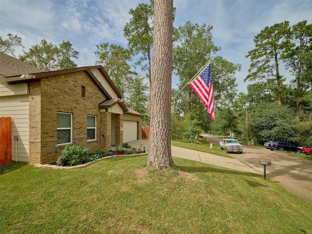 view of front of home featuring a front lawn and a garage