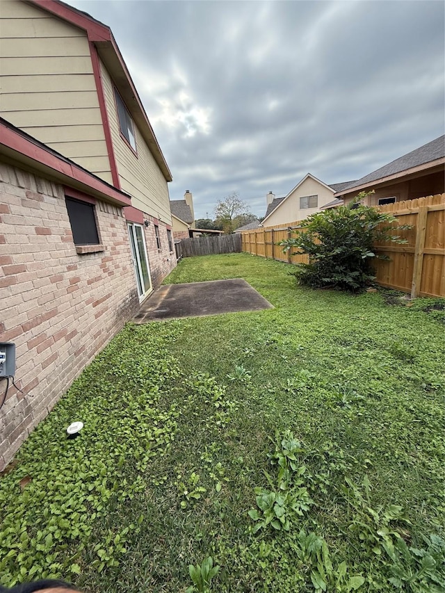 view of yard with a patio