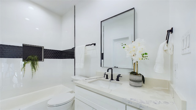 full bathroom featuring toilet, a bathtub, and vanity