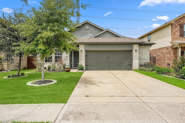 view of front of home featuring a front lawn and a garage