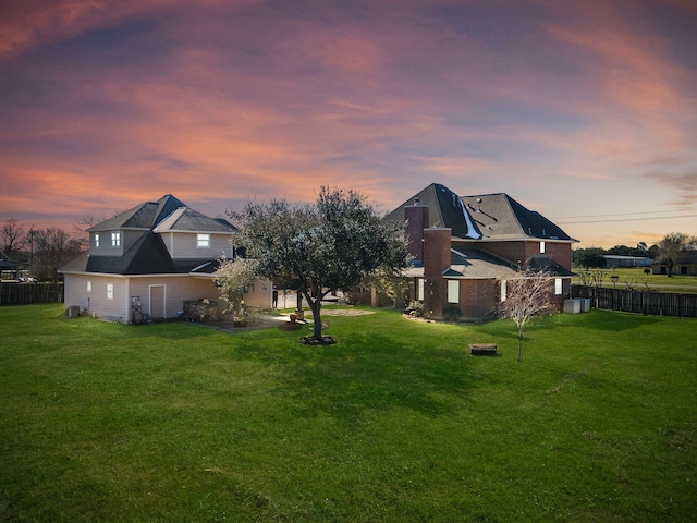 view of yard at dusk