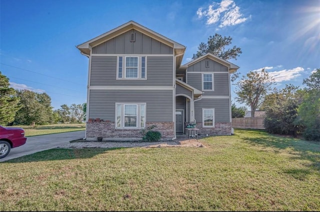 view of front facade with a front yard