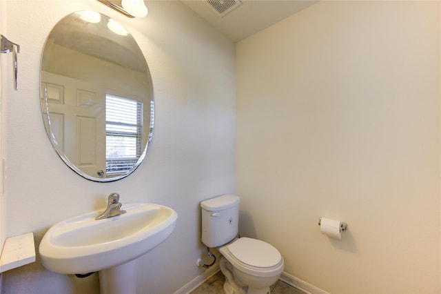 bathroom featuring toilet and sink