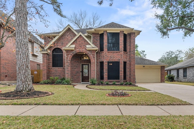 view of front of property featuring a front yard and a garage