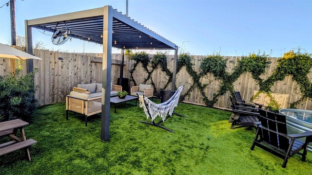 view of yard featuring an outdoor living space