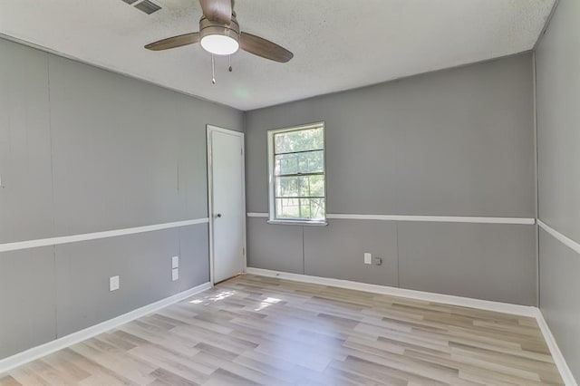 unfurnished room featuring light wood-type flooring and ceiling fan