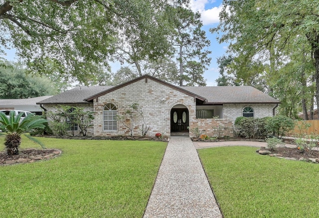 single story home with a front yard