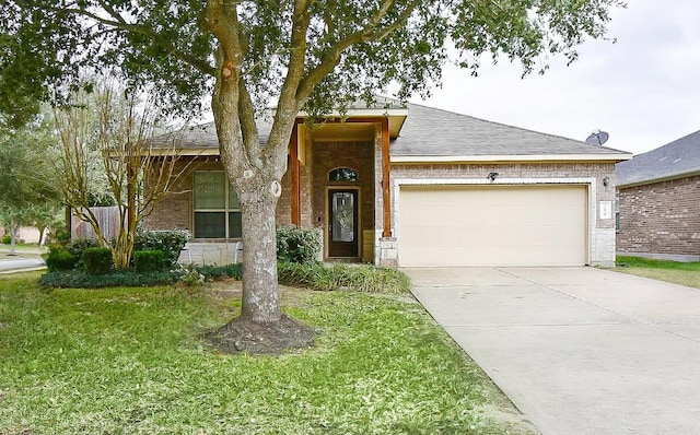 view of front of house featuring a garage and a front yard