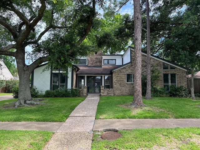 view of front of house with a front lawn