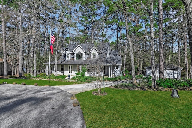 new england style home featuring a front lawn