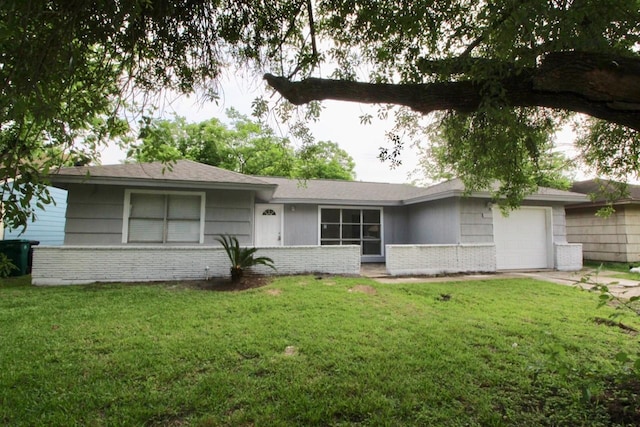 ranch-style home featuring a garage and a front lawn