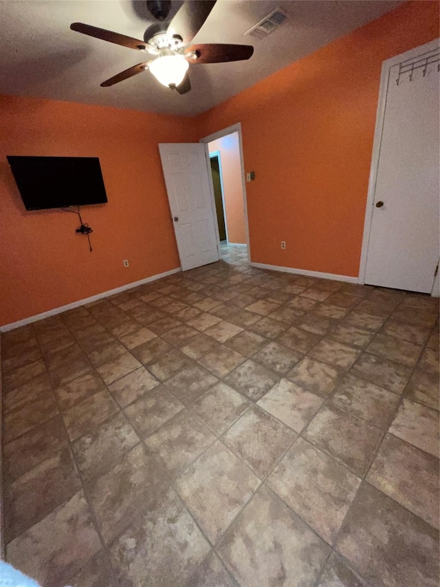 empty room featuring ceiling fan