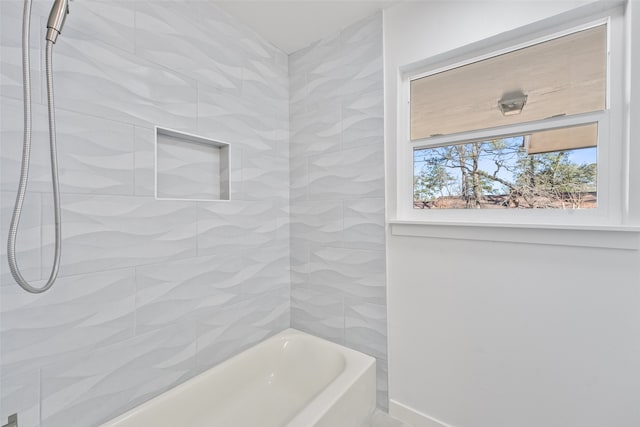 bathroom with tiled shower / bath combo