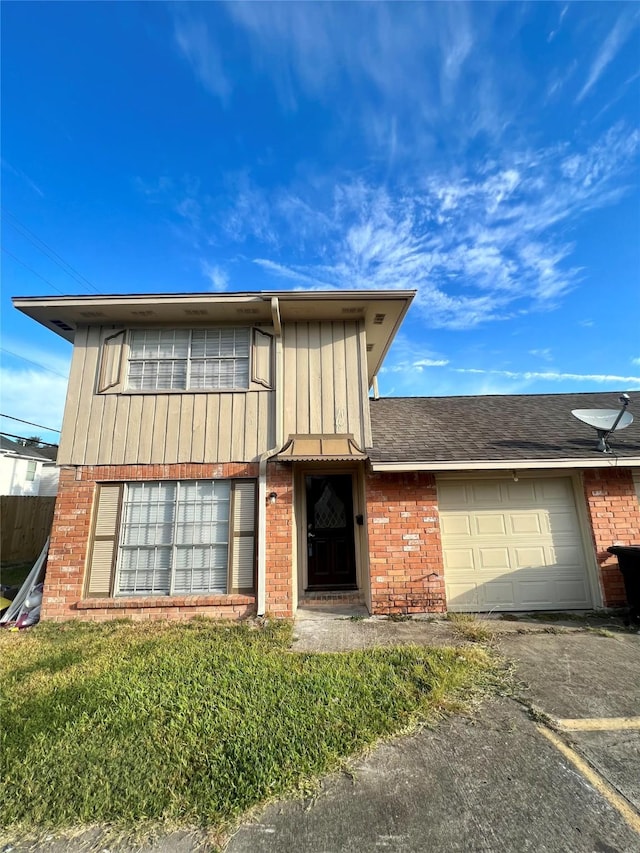 view of front facade featuring a front lawn and a garage