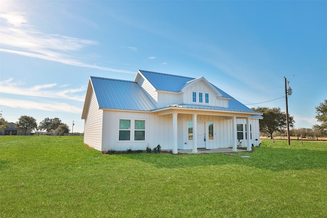 back of house featuring a lawn