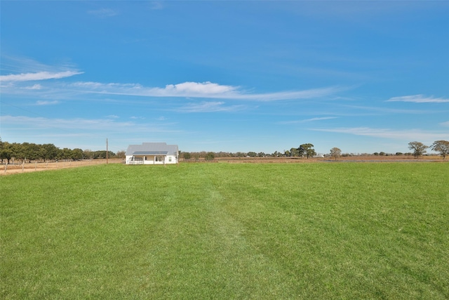 view of yard featuring a rural view